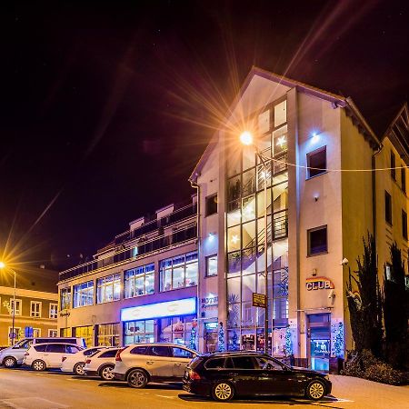 Hotel Restauracja Teczowa Любань Екстер'єр фото