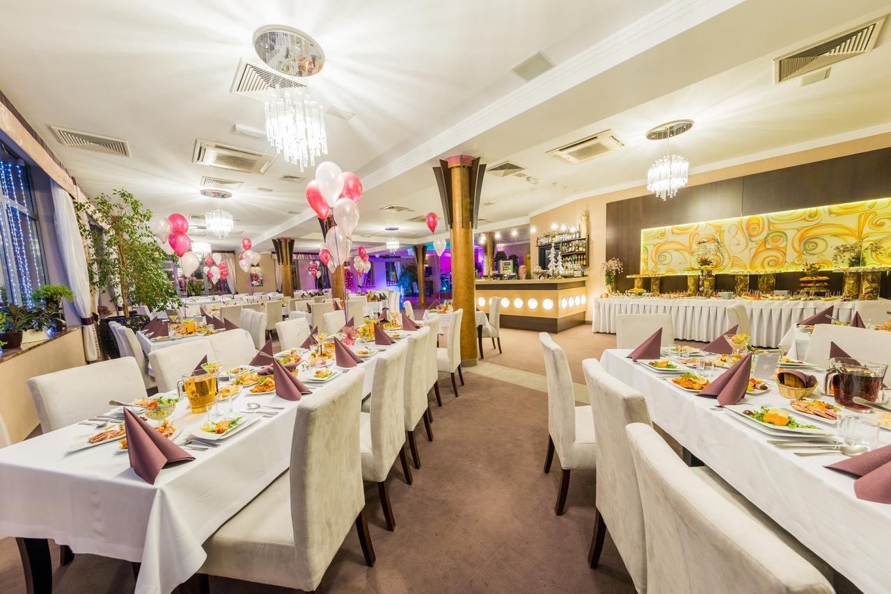 Hotel Restauracja Teczowa Любань Екстер'єр фото