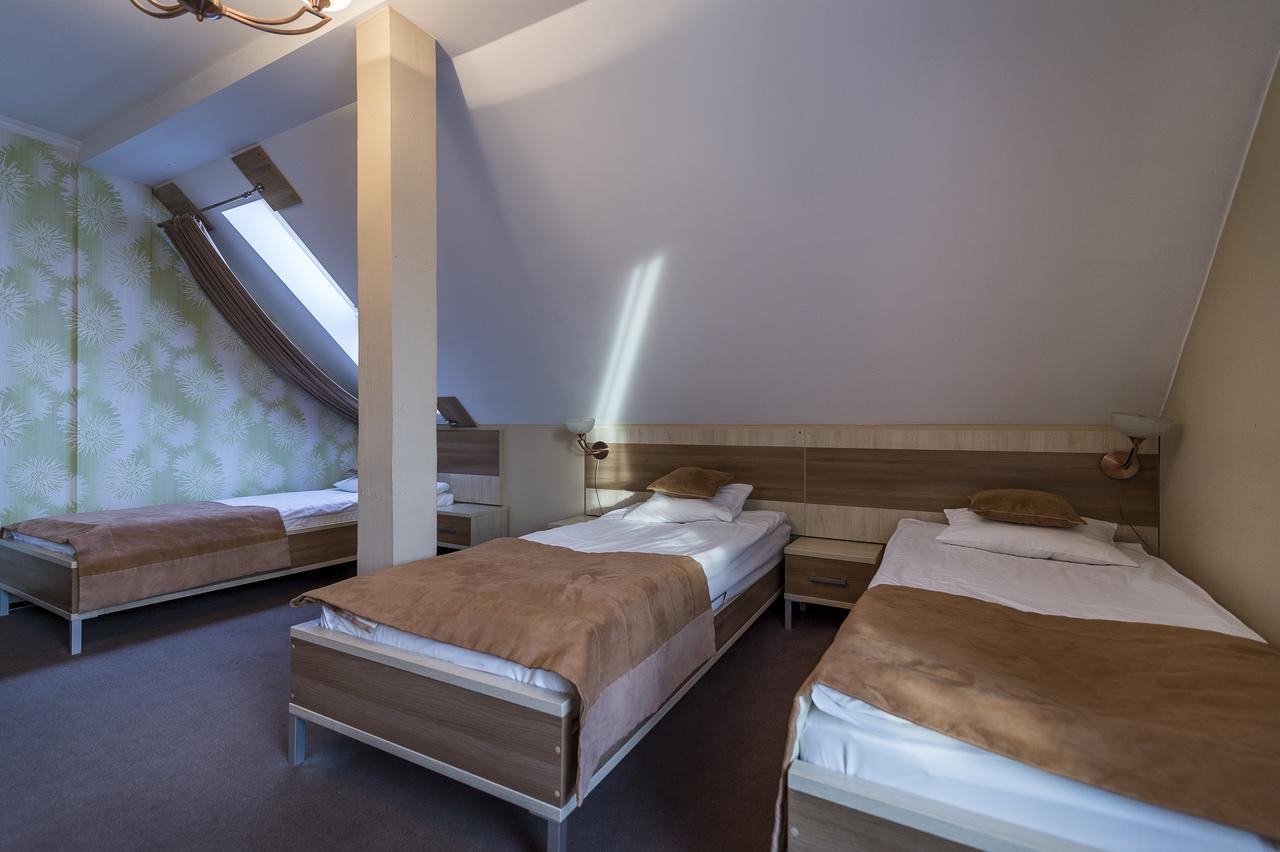 Hotel Restauracja Teczowa Любань Екстер'єр фото