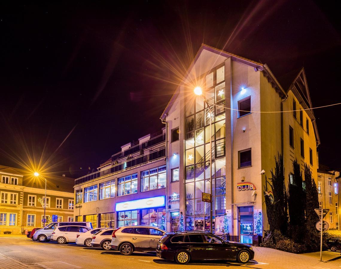 Hotel Restauracja Teczowa Любань Екстер'єр фото